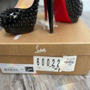 Black patent leather spiked 160 lounoutins